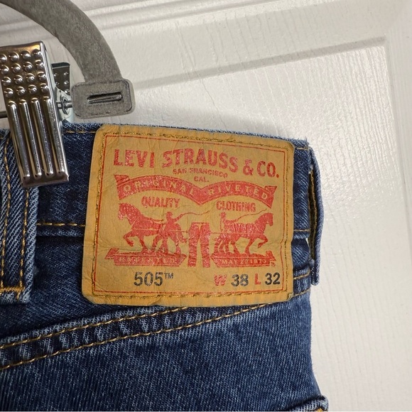 Levi's Blue Straight Jeans Classic 505 Medium Wash Size 38 Waist 32 Length GUC - Picture 3 of 6
